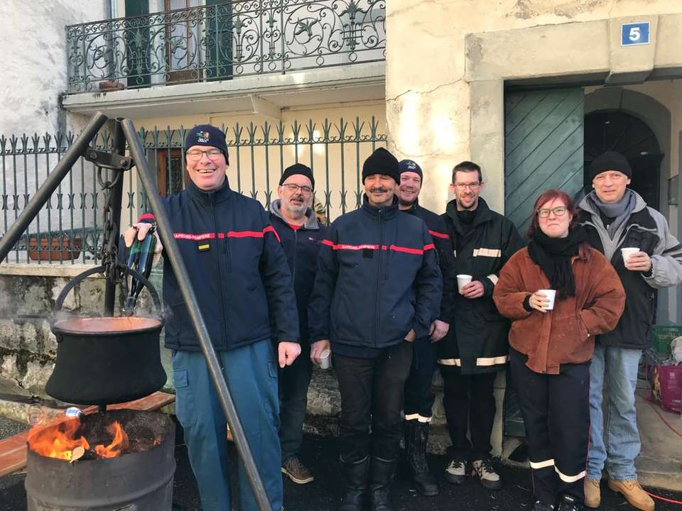 Traditionnelle vente de sapins de Noël